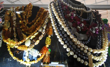 украшения из янтаря, жемчуга и перламутра