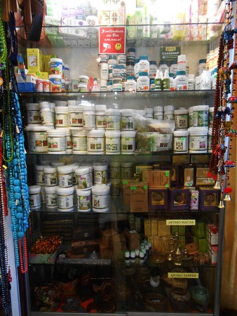 бады Гималаи, маски для волос, сухие духи в резных каменных шкатулках, аромомасла, аромолампы, аромокулоны...